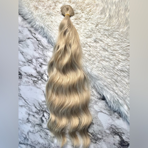 Human hair blend #613 Light blonde Clip in Hair Extensions for Women - Picture 2 of 9